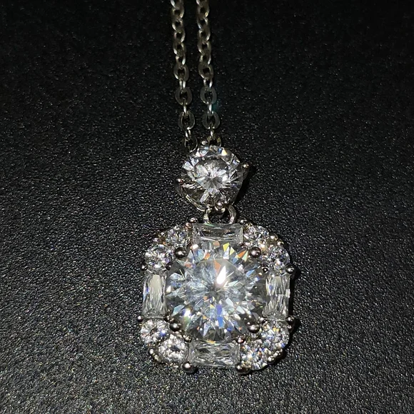 ✨ 2CT Moissanite Cushion Halo Pendant – S925 Sterling Silver (18”) - Picture 3 of 7